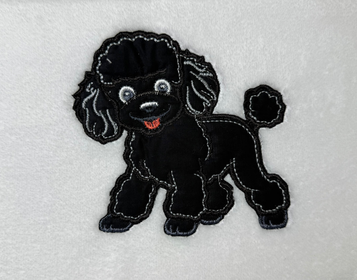 Coperta Pelliccetta Bianco Con Barboncino Ricamato Nero