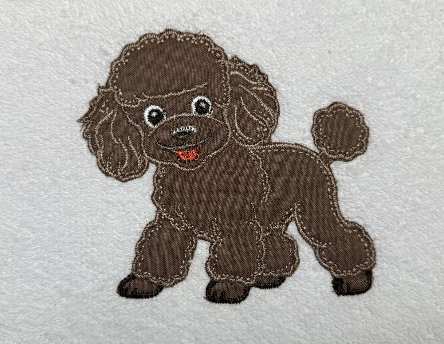 Coperta-Asciugamano Telo Spugna Bianco Con Barboncino Ricamato Marrone